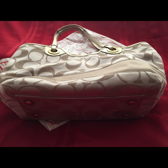 NWT Coach Classic light khaki/ Gold Handbag - Picture 3 of 5